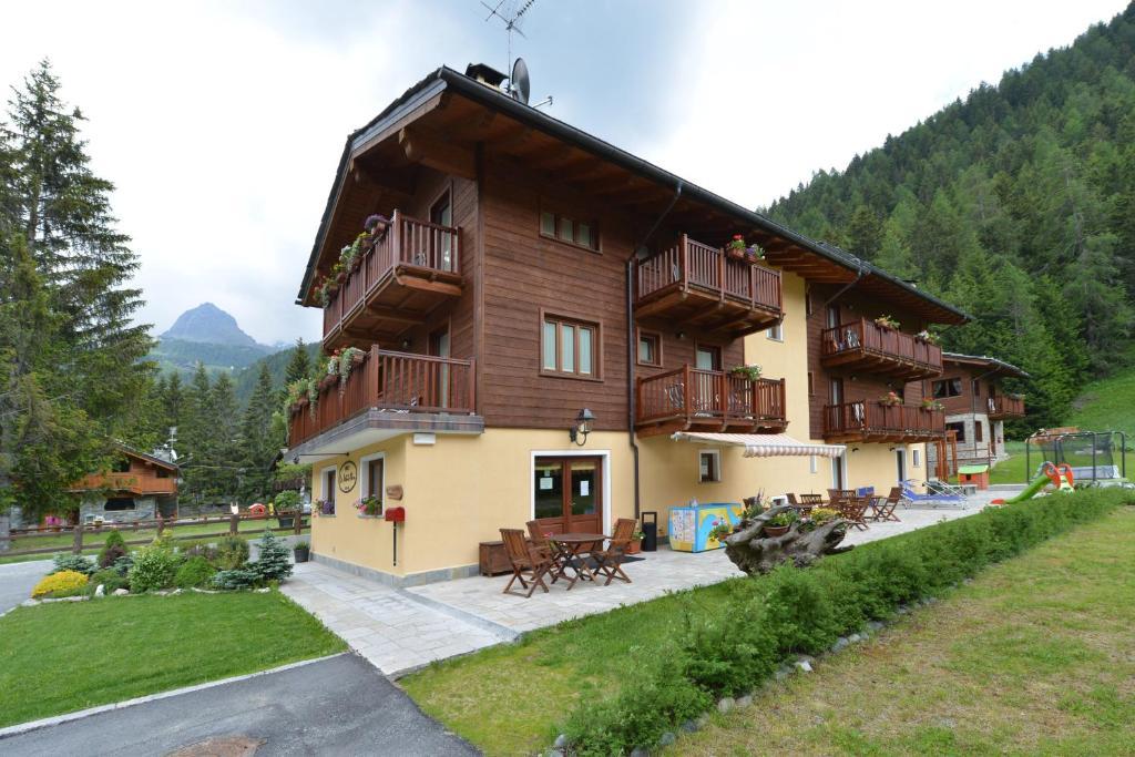 Hotel Le Petit Abri Champoluc Exterior foto