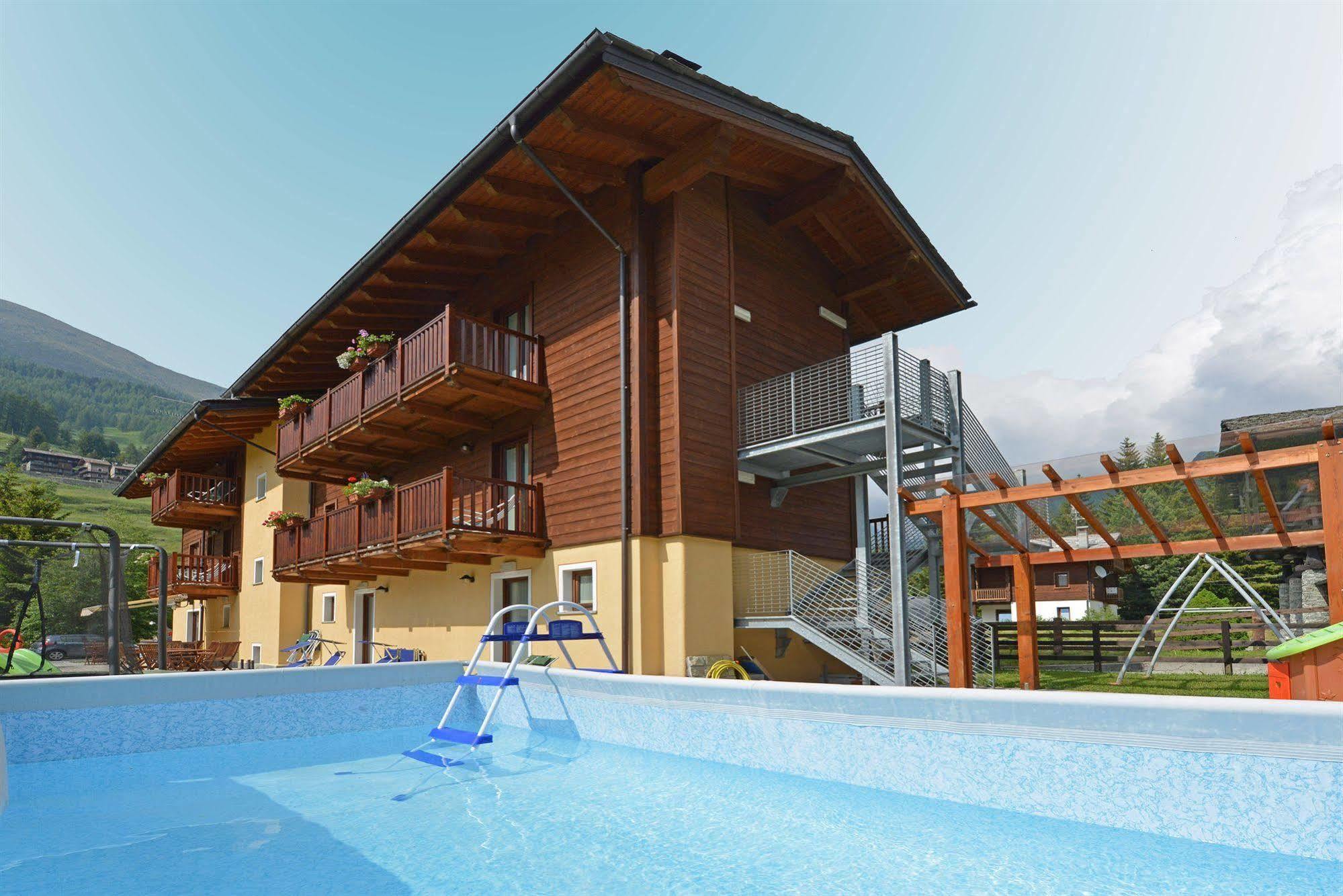 Hotel Le Petit Abri Champoluc Exterior foto